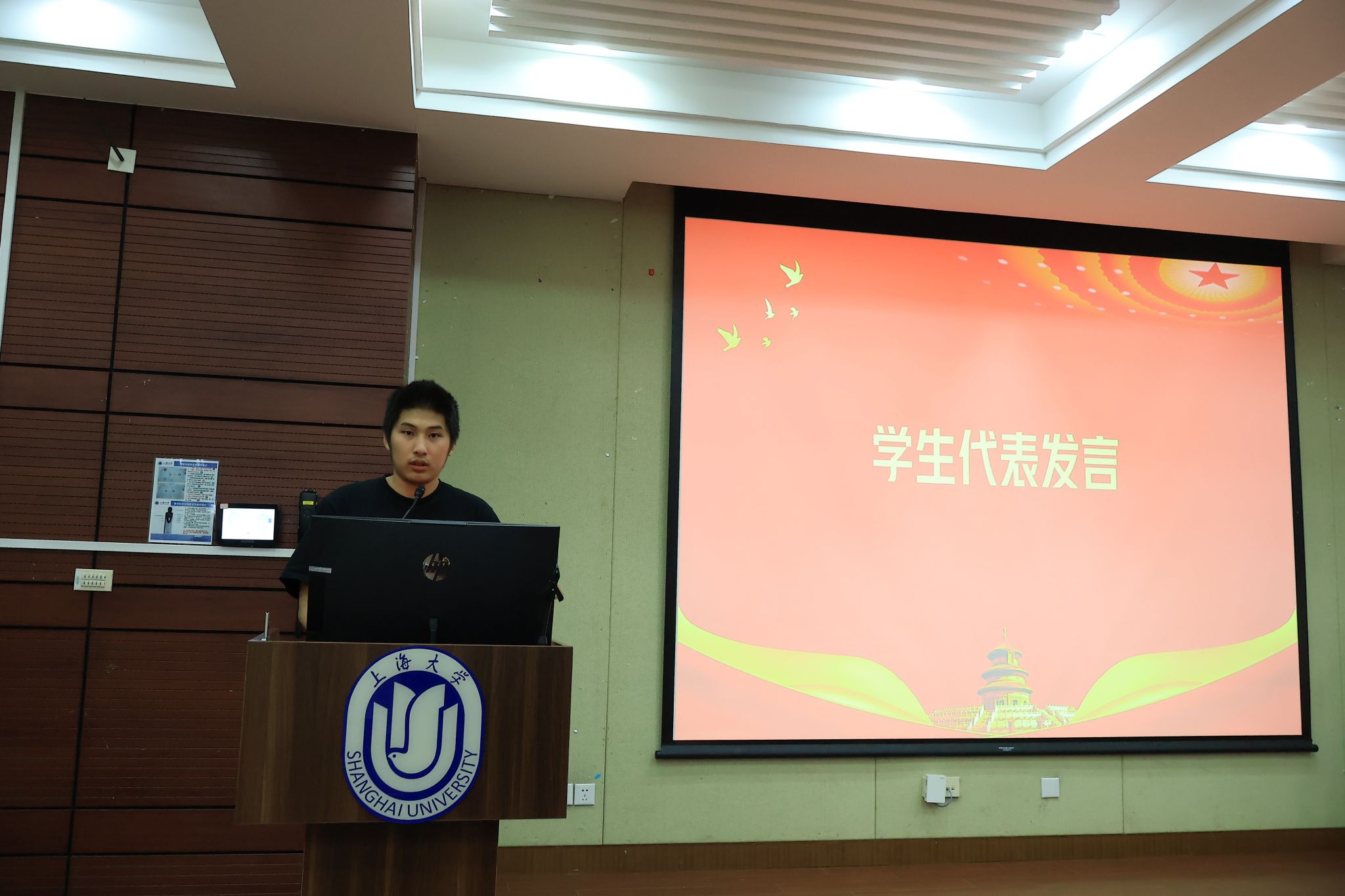 学生代表发言.jpg 学生代表发言.jpg